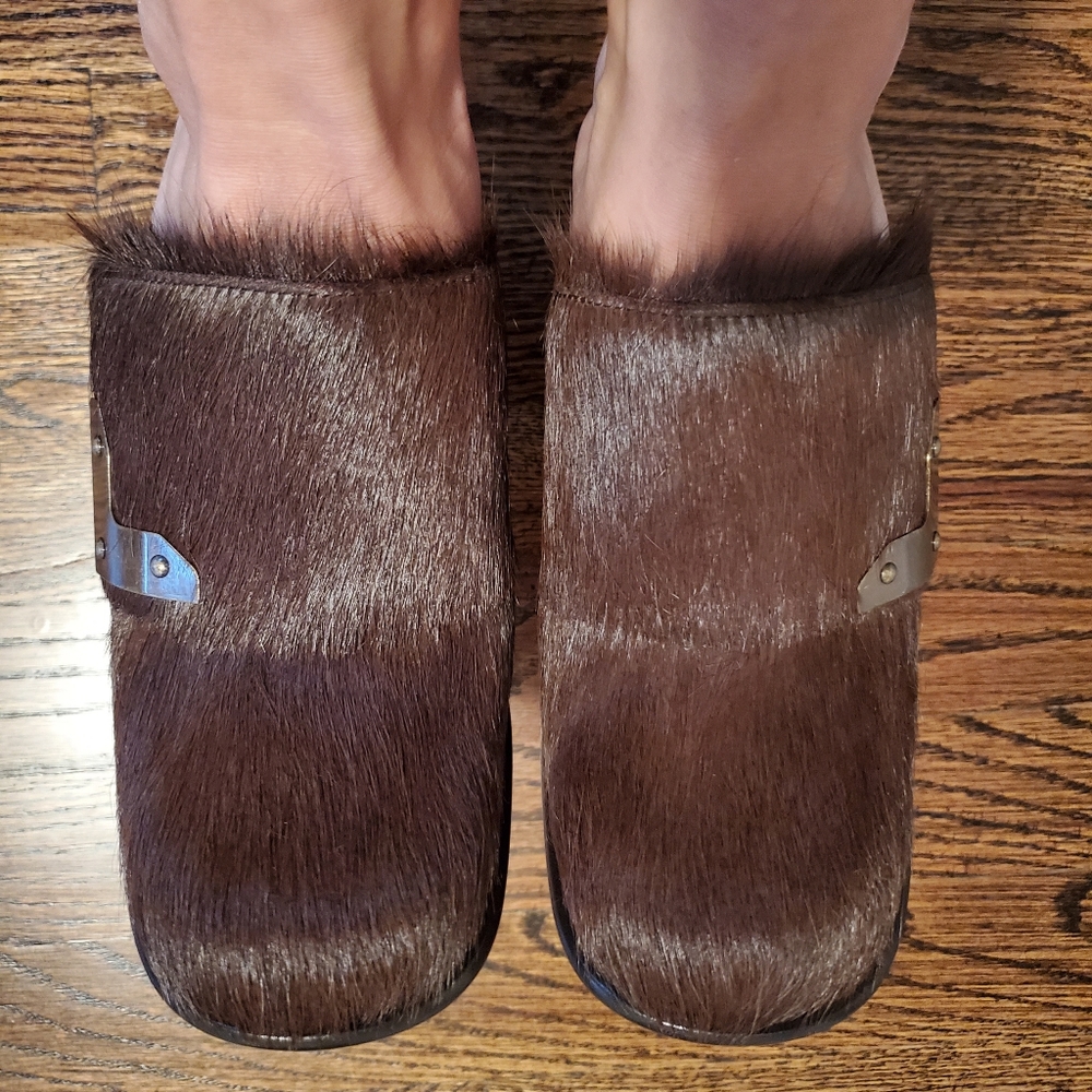 Tomas Maier Brown Sherpa Fur Womens Heeled Mules - Size 8 NWT